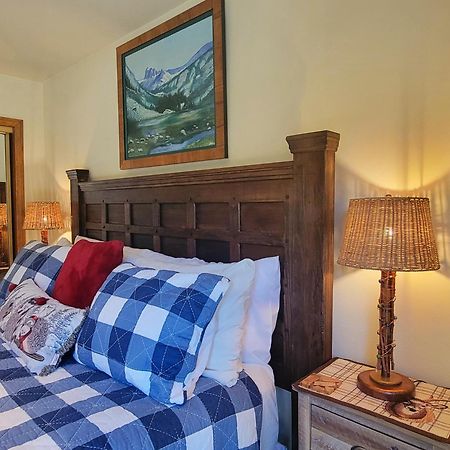 Four Seasons Getaway-Private Hot Spa With Pine Tree Views-Walk To Village And Pineknot Trailhead-Plus King Bed! Big Bear Lake Exterior photo