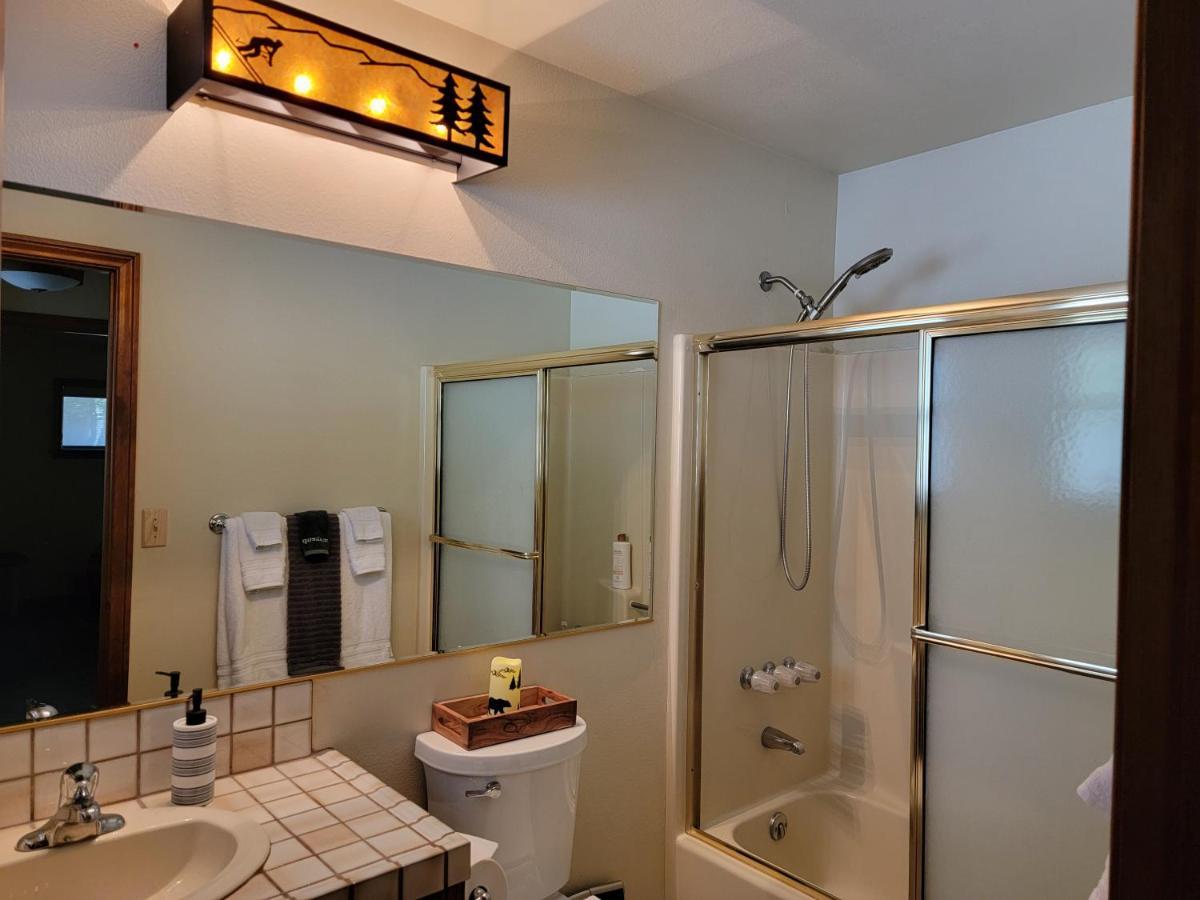 Four Seasons Getaway-Private Hot Spa With Pine Tree Views-Walk To Village And Pineknot Trailhead-Plus King Bed! Big Bear Lake Exterior photo