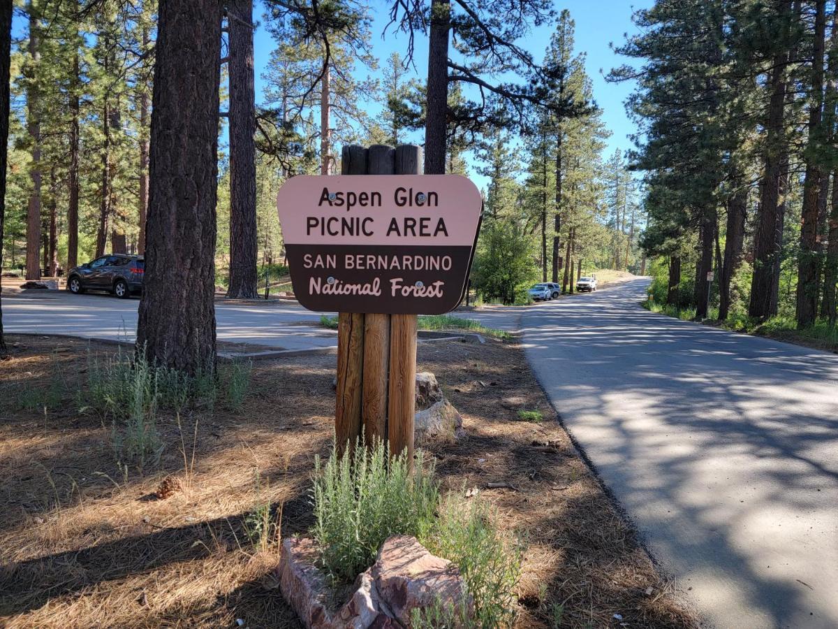 Four Seasons Getaway-Private Hot Spa With Pine Tree Views-Walk To Village And Pineknot Trailhead-Plus King Bed! Big Bear Lake Exterior photo