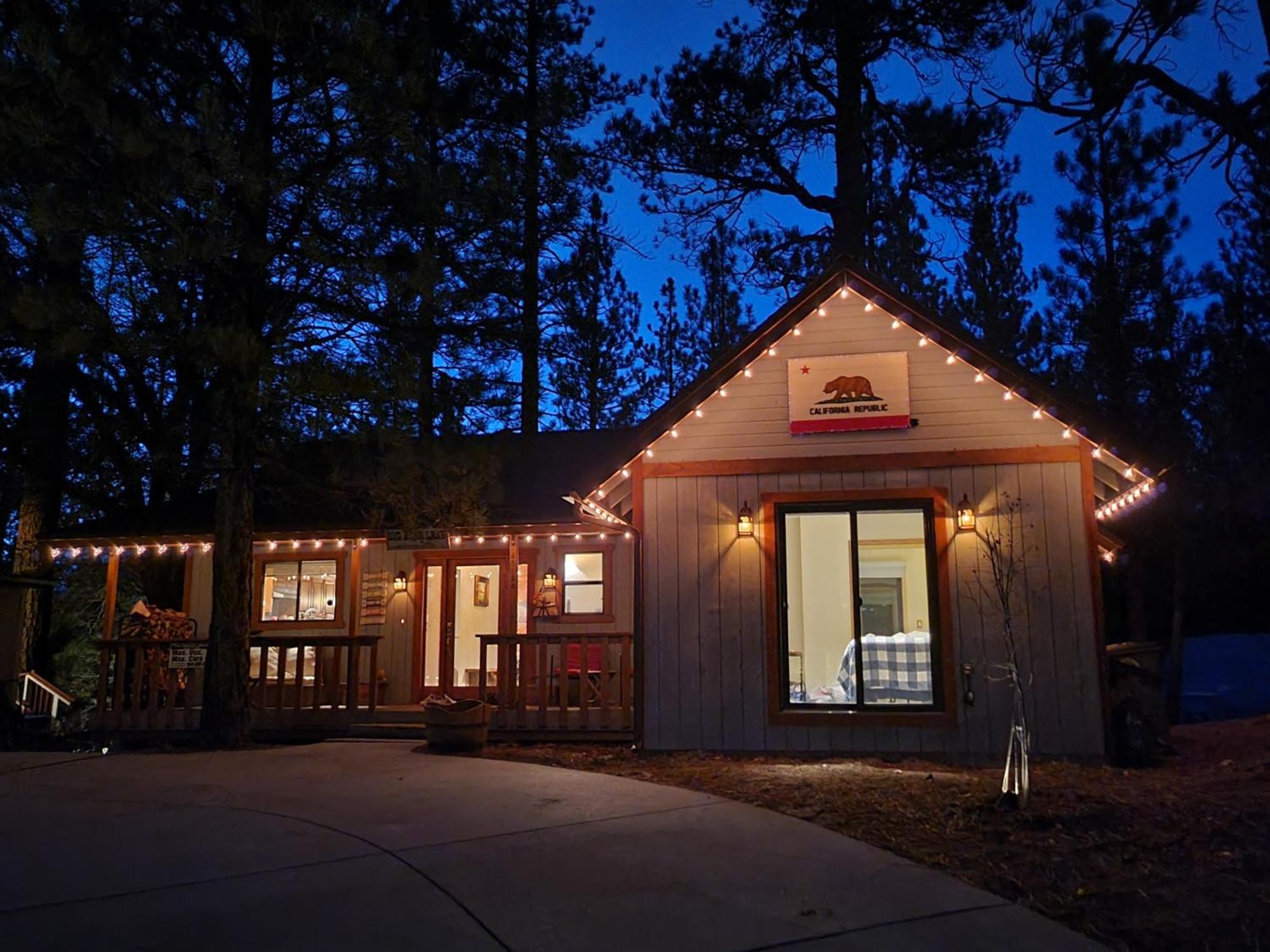 Four Seasons Getaway-Private Hot Spa With Pine Tree Views-Walk To Village And Pineknot Trailhead-Plus King Bed! Big Bear Lake Exterior photo