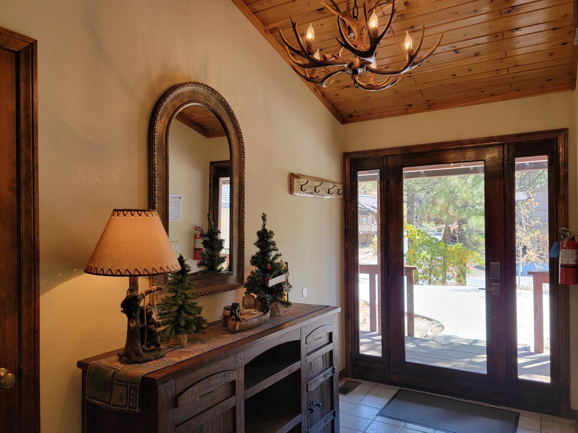 Four Seasons Getaway-Private Hot Spa With Pine Tree Views-Walk To Village And Pineknot Trailhead-Plus King Bed! Big Bear Lake Exterior photo